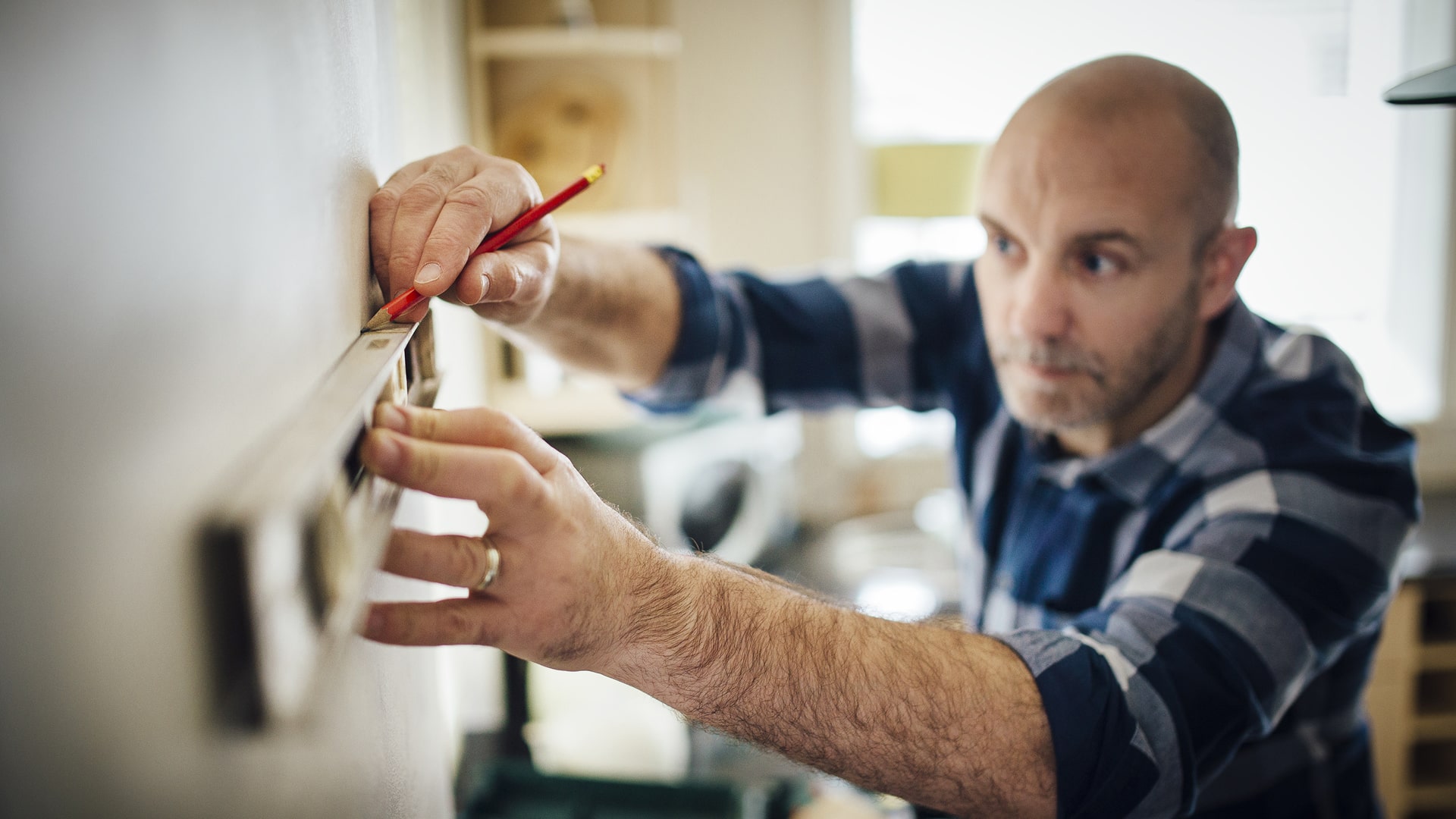 Builder calculating levels on a wall